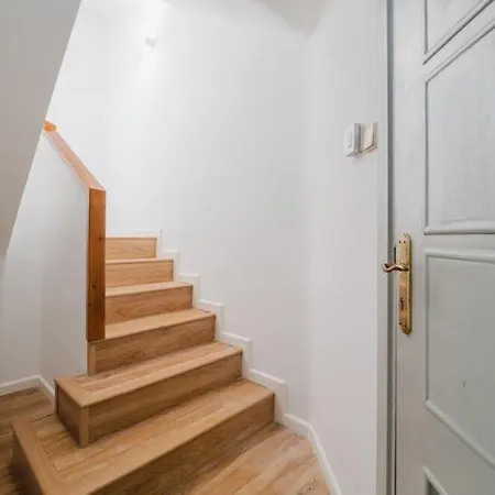Large Townhouse In St Cugat