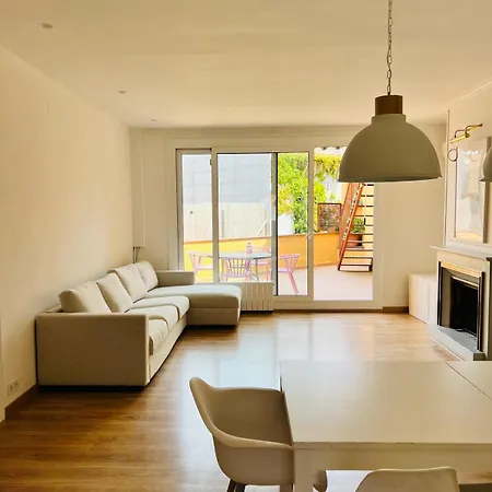 Large Townhouse In St Cugat